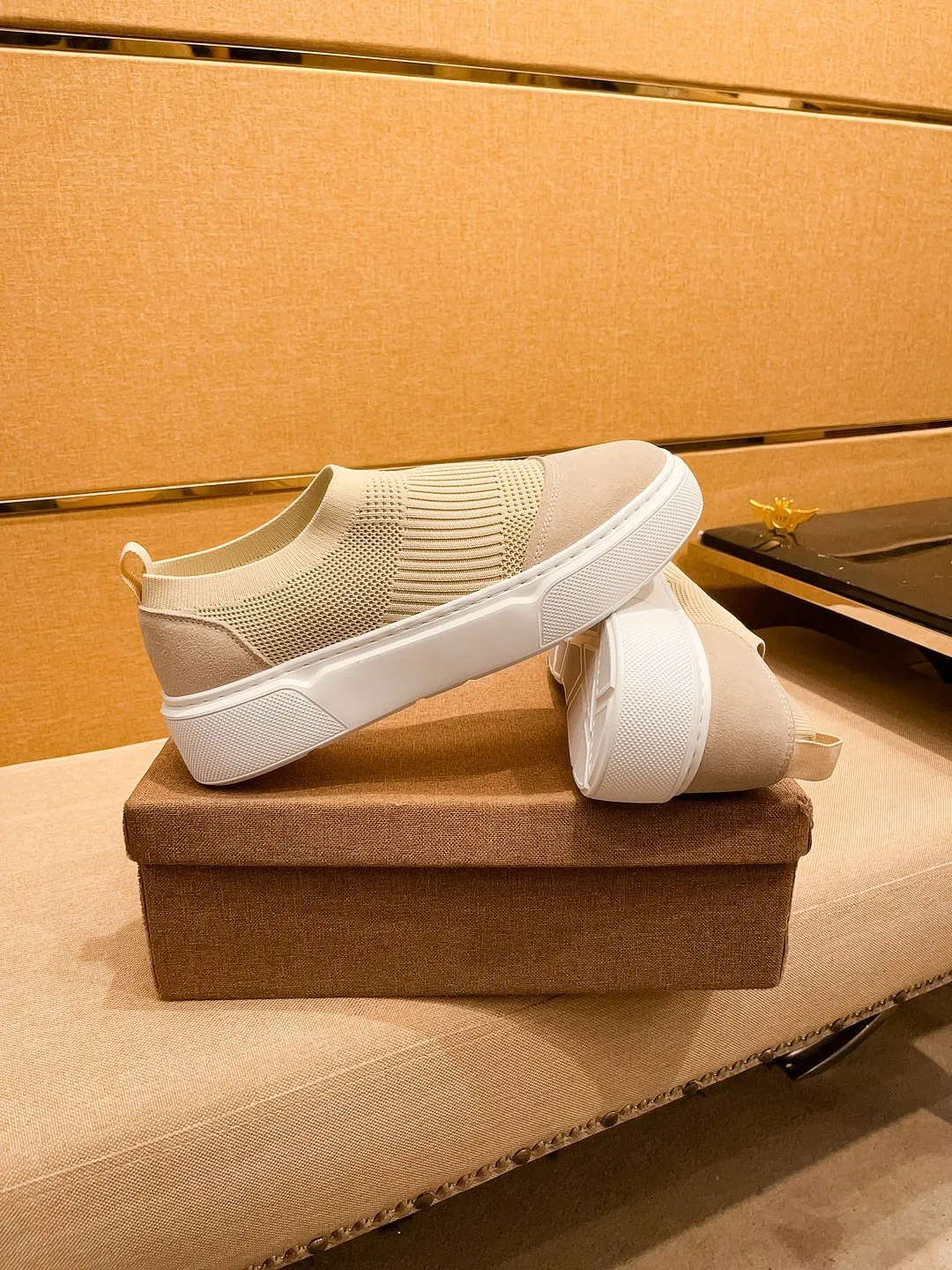 Men's shoes💰 400💰🔥【Dior】🔥Men's high-end brand of shoes official website 1:1 latest masterpiece: the upper is made of Italian imported first-layer cowhide with a comfortable and breathable lining➕original non-slip and wear-resistant outsole🔥, making walking more convenient and comfortable! An exclusive new model, a stunning work, a beautiful 1:1 replica [color] compared to the official quality! Create a fashionable personality to set off your uniqueness! A must-have for trendy men! Classic 🔥Size: 38-44 Color: 🔥 3⃣️colors available🔥